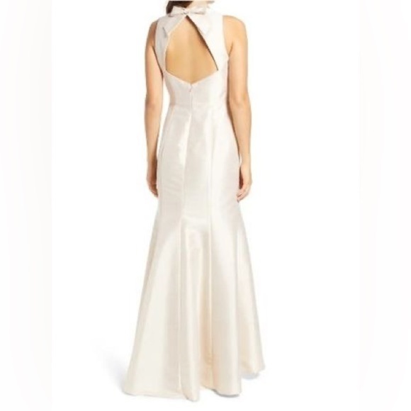 NWT Alfred Sung D747 V Neck Cutout Back Bridesmaid Dress SZ 8 - Picture 2 of 4